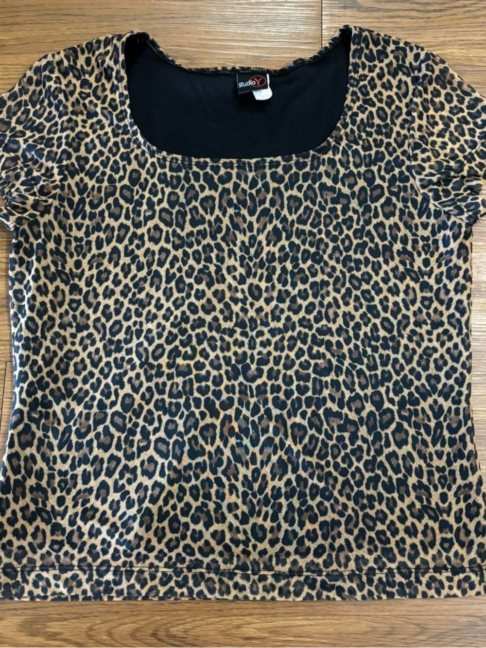 Studio Y Leopard Scoop Neck Short Sleeve Top - Tan/Black